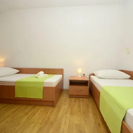 Mira-1 By Interhome Apartamento Makarska